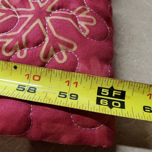 Red & White Snowflake Furry Throw - Picture 9 of 10